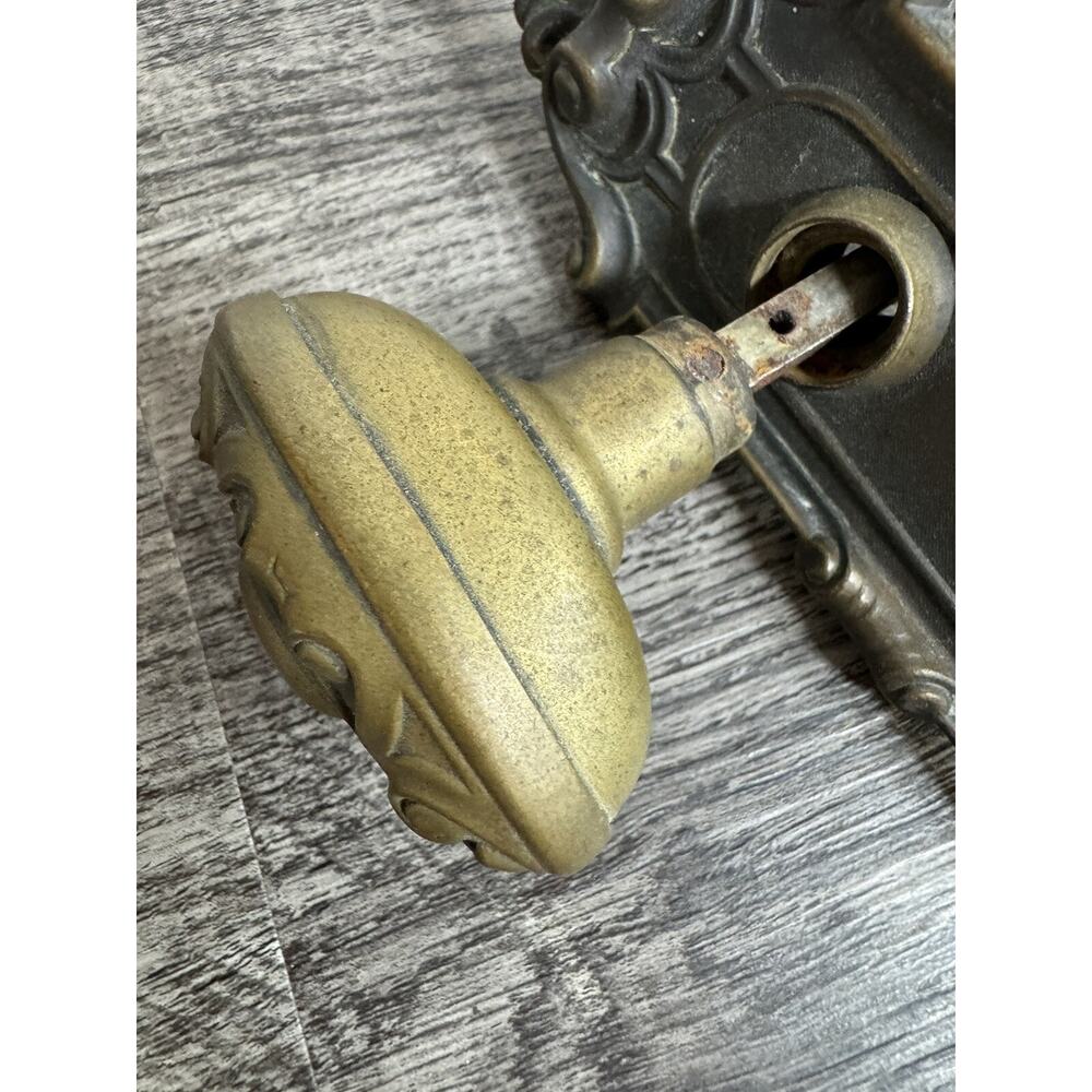 Antique Bronze Meridian Yale & Towne Oval Door Knob Set Salvage Neoclassicical - Picture 12 of 16